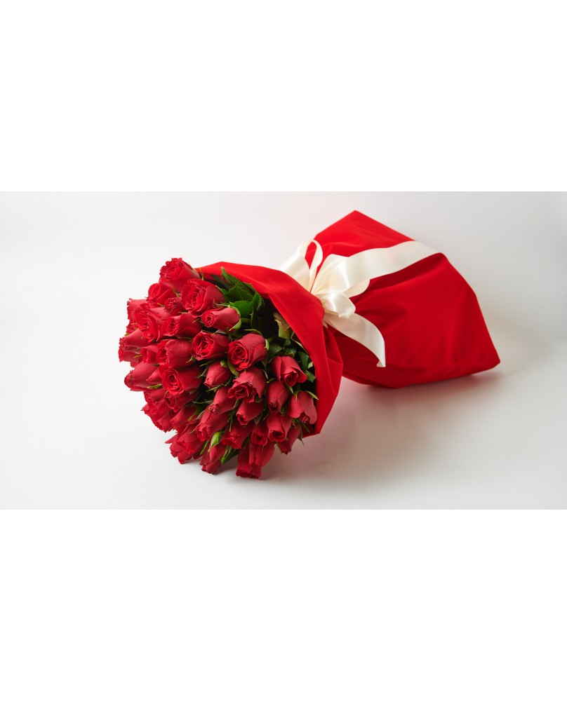Large Velvet Pouch with 50 Roses