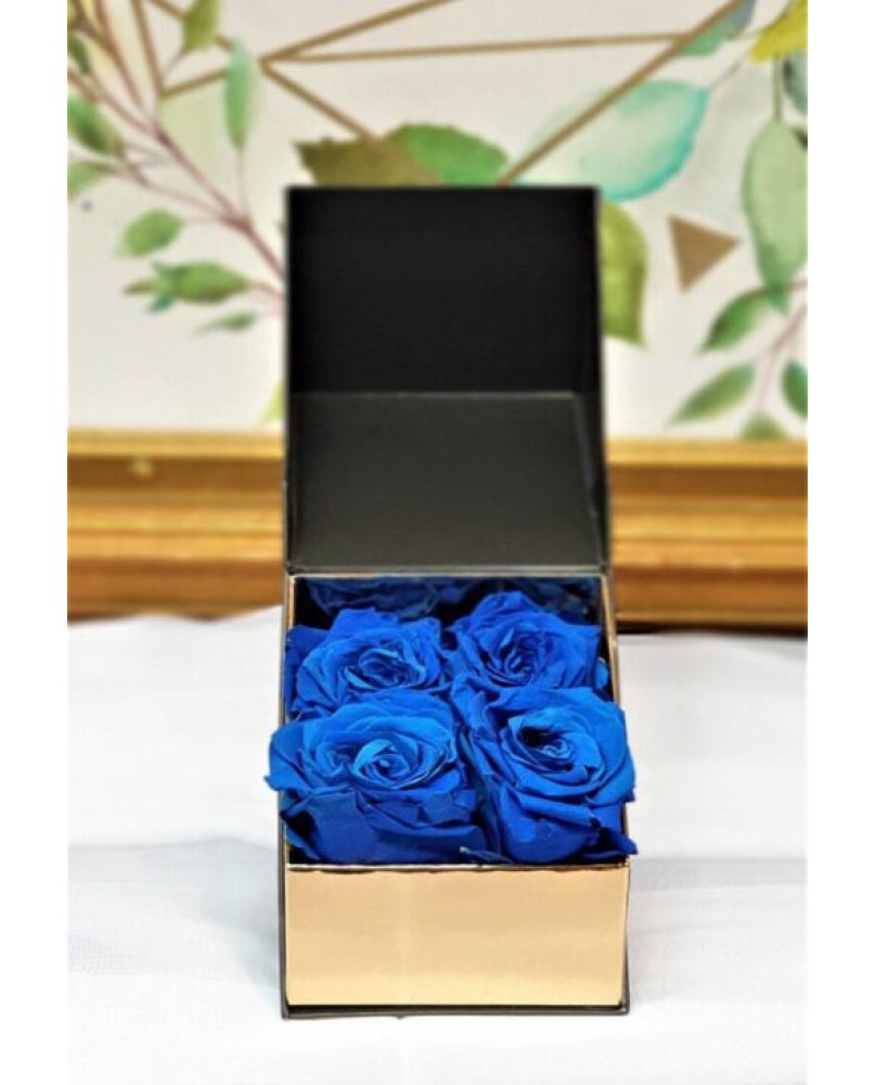 Little box with 4 forever roses