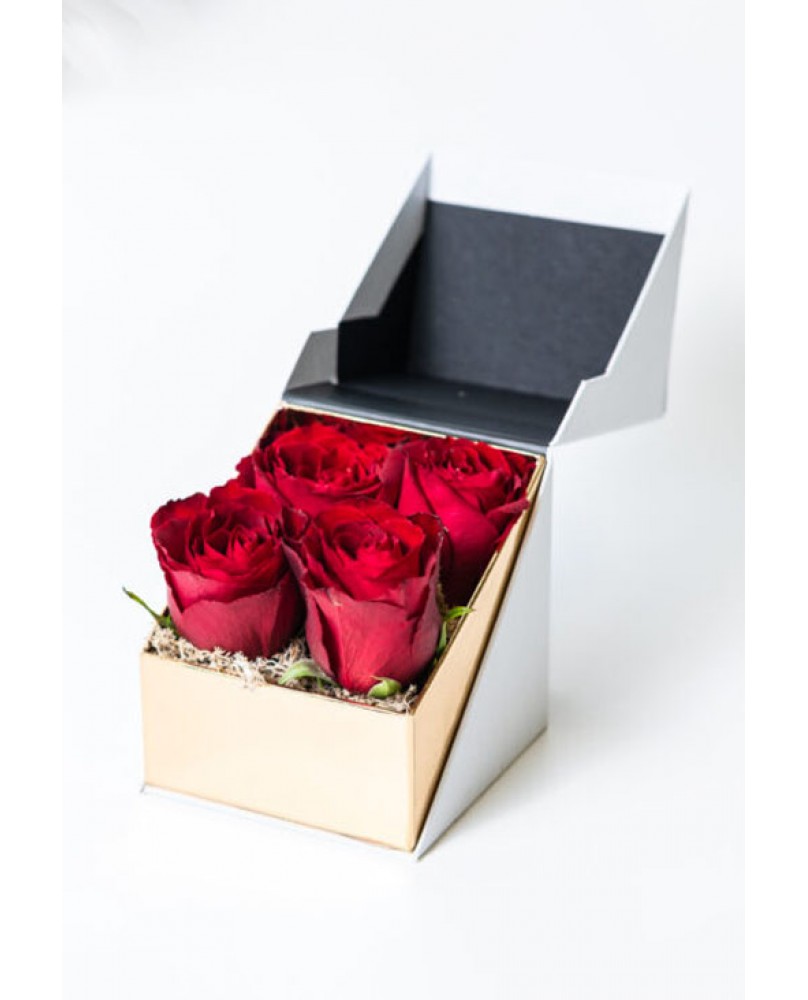 Box with four roses
