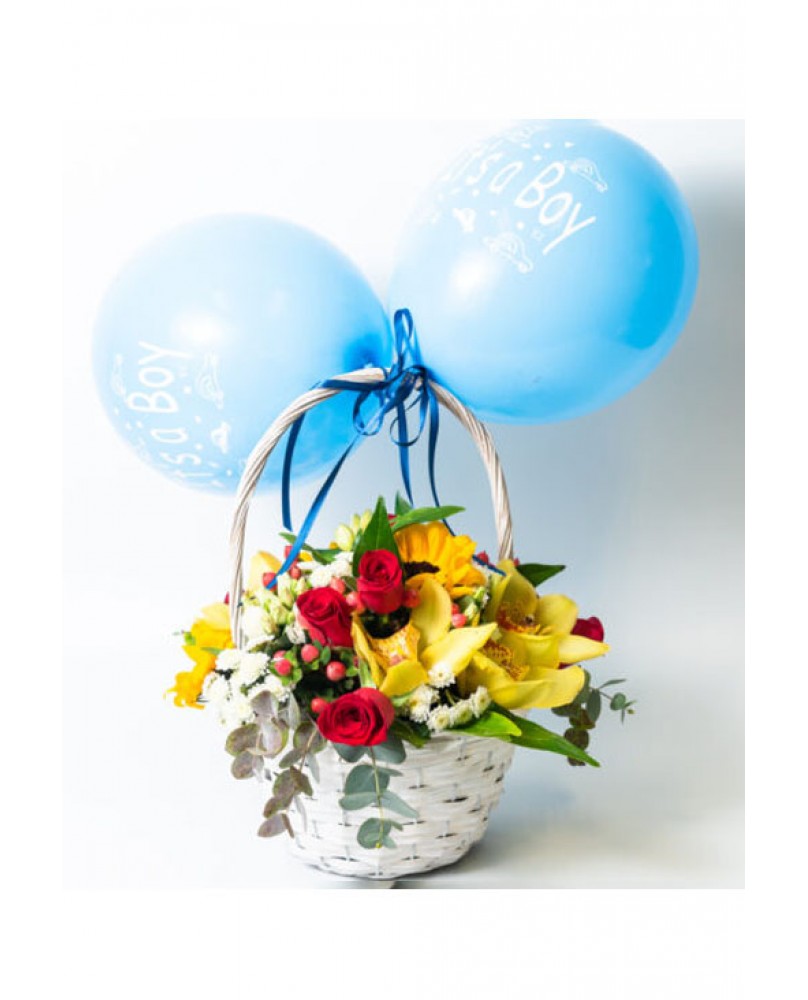 Καλάθι με πολύχρωμα λουλούδια και μπαλόνια