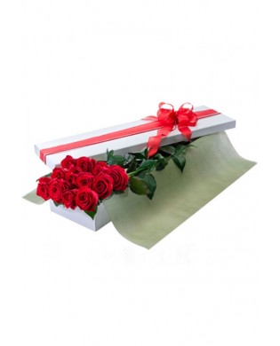 Box with 12 roses
