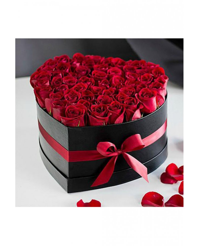 Τριαντάφυλλα σε κουτί καρδιά