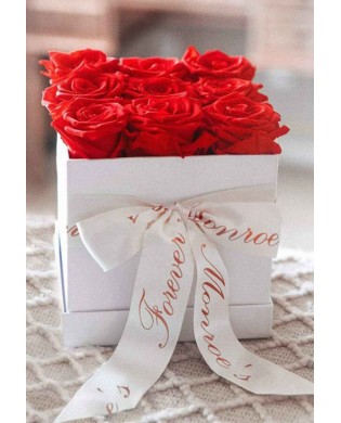 Box with 9 roses