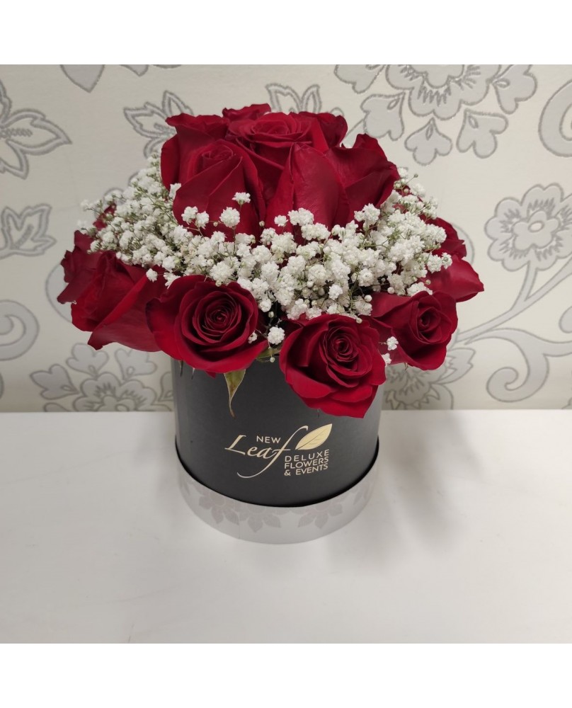 Box with roses and gypsophila 